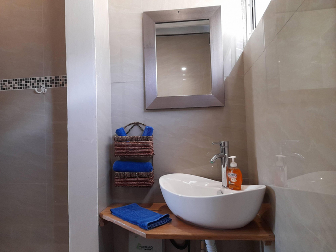 Bathroom 3, Casa Blanca, Talamanca