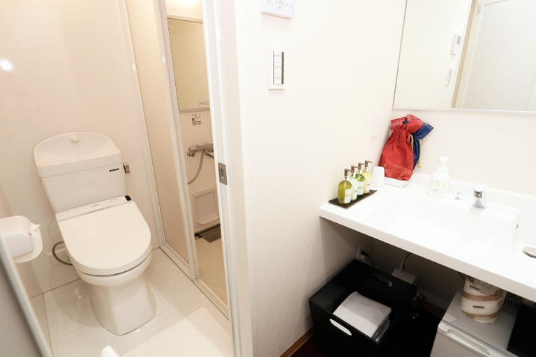 Bathroom 13