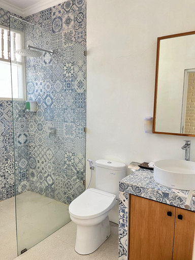 Bathroom 7