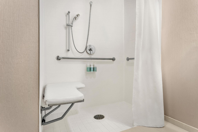 Bathroom 10
