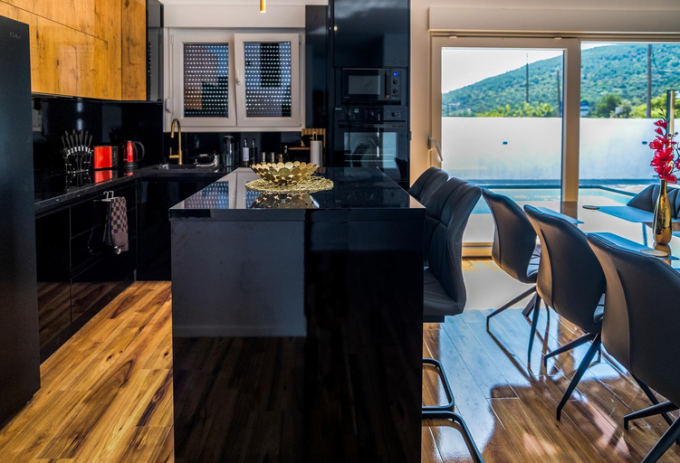 Others 5, Luxury Villa Impossible, Marina