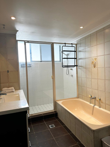 Bathroom, Beach View 2 Bedrooms Apartment, Gold Coast