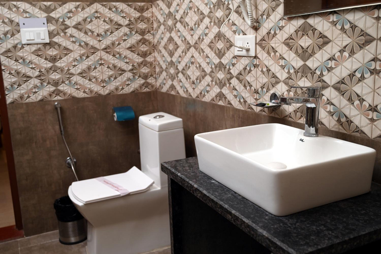 Bathroom 4, Hotel Singla Residency, Kangra