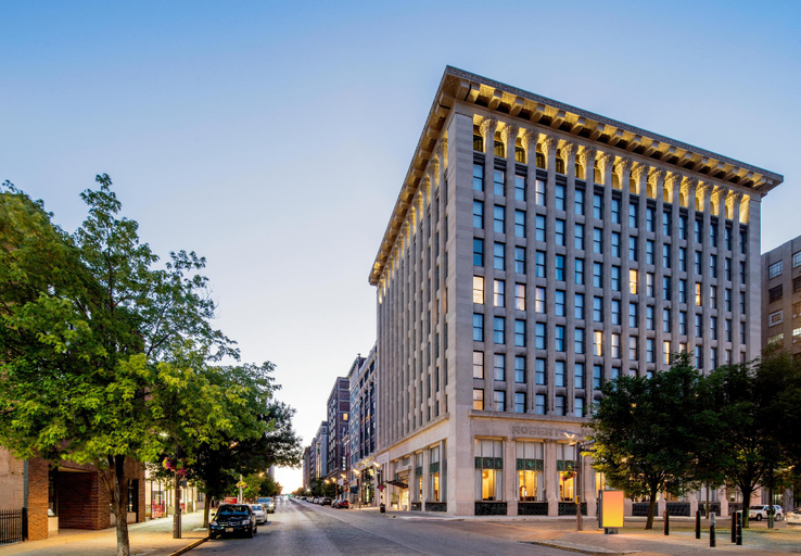 The Last Hotel, Saint Louis