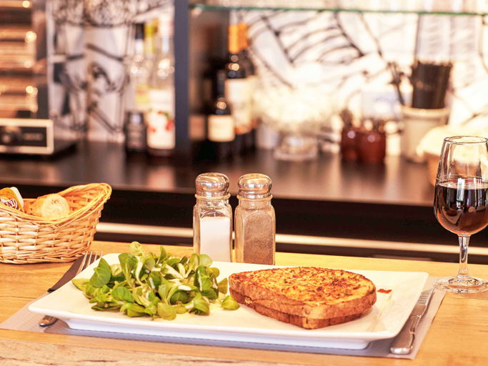 Food & Drinks