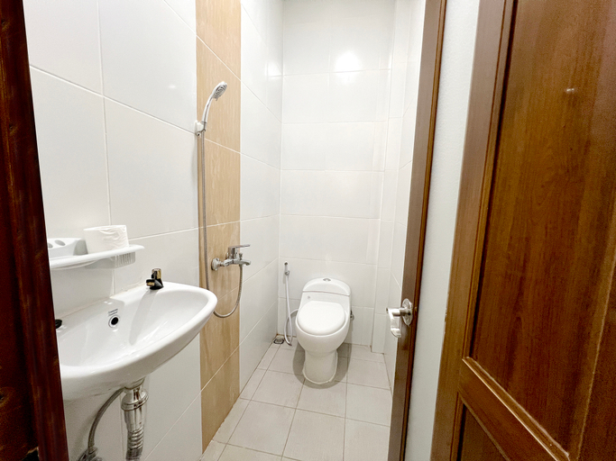 Bathroom 5, Saranani Guesthouse, Kendari