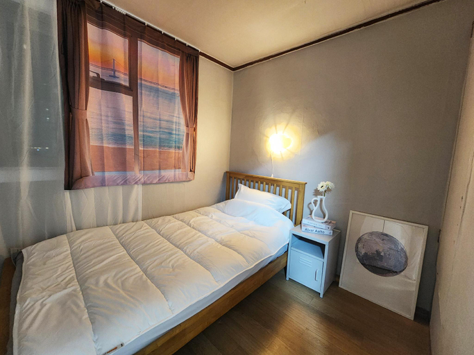 Bedroom 2, Stay in North Seoul, Seongbuk