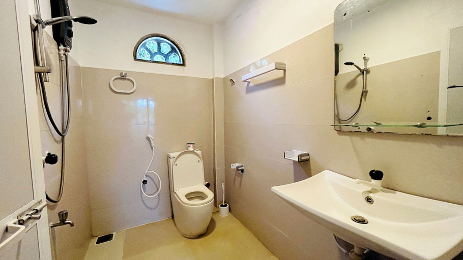 Bathroom 4, Canberra Holidays - Mirissa, Weligama