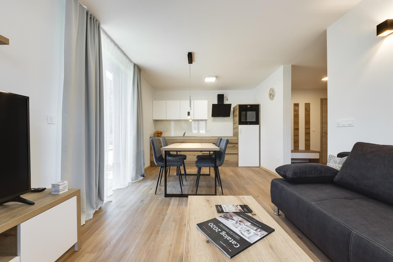 Others 2, Chic Apartments with Finnish Sauna and Jacuzzi, Kranjska Gora