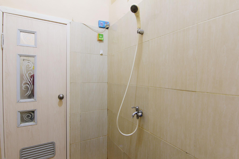Bathroom 17