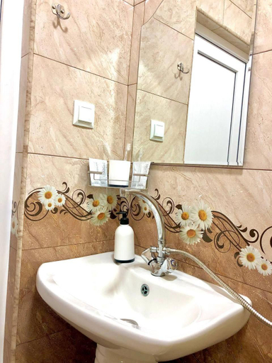 Bathroom 2, Sanahin VaLiVa Guest House