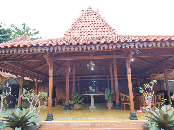 Exterior 1