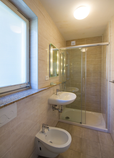 Bathroom 4, Forgotten Garden Apartments and Rooms, Piran