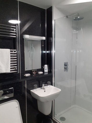 Bathroom 5, The Grand Hotel, Neath Port Talbot