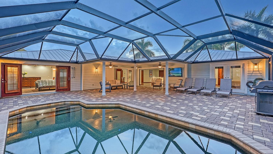 Sport & Beauty 2, Bali Hai House - 5041, Sarasota