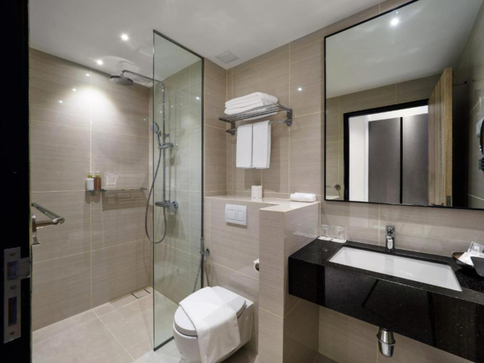 Bathroom 3, Magazine Vista Hotel Managed By The Ascott Limited, Pulau Penang
