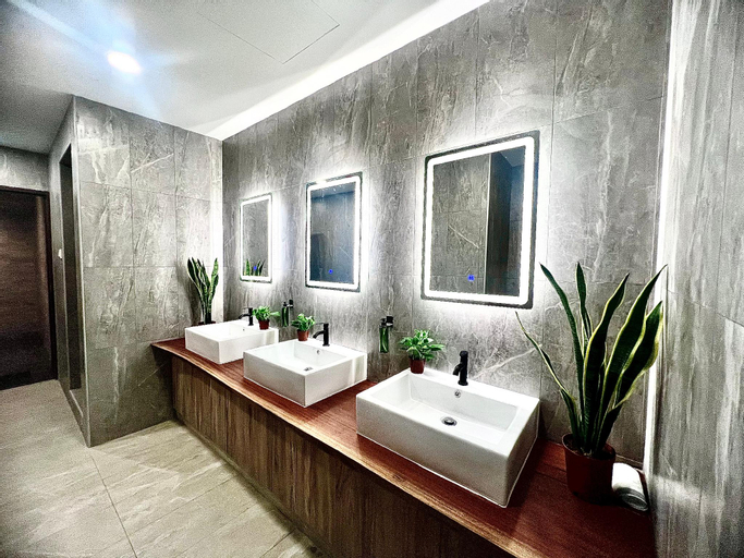 Bathroom 13