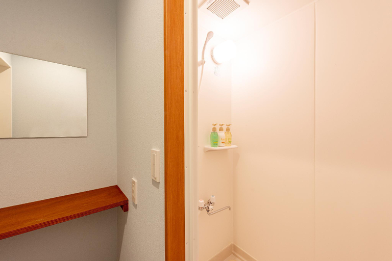 Bathroom 13