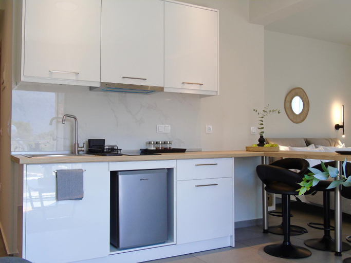 Kitchen 4, Grey Rose, Thessaly