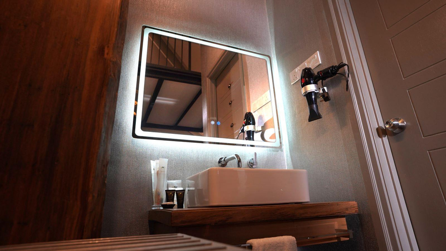 Bathroom 22