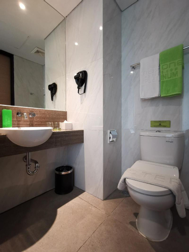 Bathroom 18