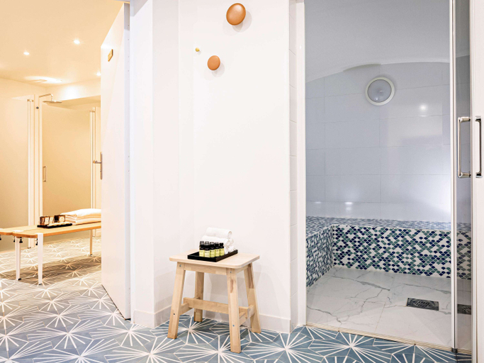 Bathroom 5, Pullman Paris La Défense, Hauts-de-Seine