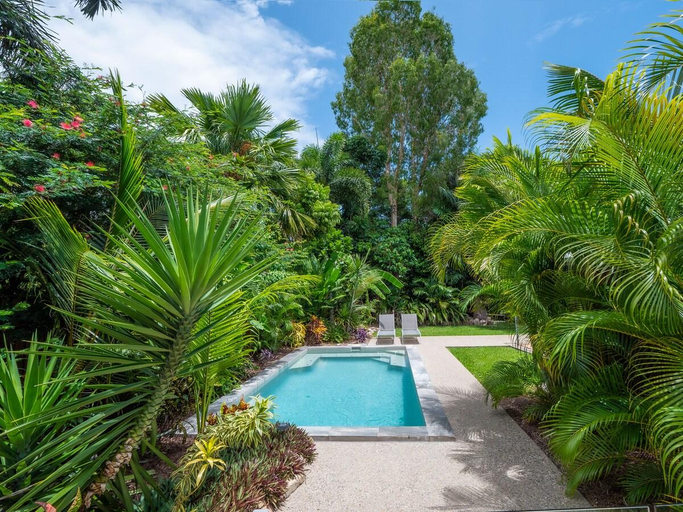 Sport & Beauty 2, Mango Wood Villa - Tropical Coastal Living, Cairns