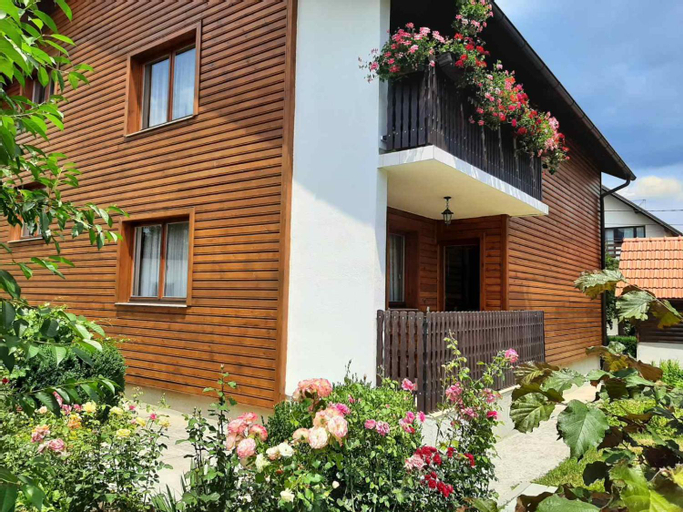 Exterior 4