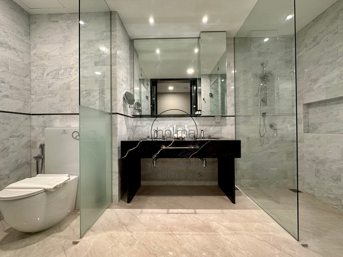 Bathroom 18