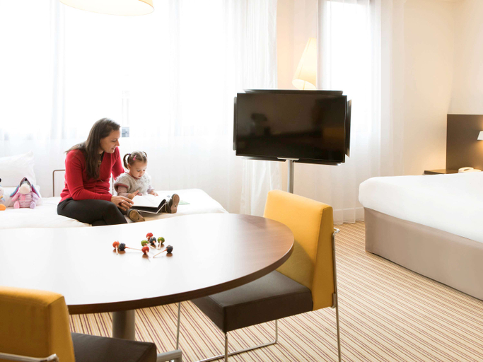 Bedroom 5, Novotel Suites Paris Stade de France hotel, Seine-Saint-Denis