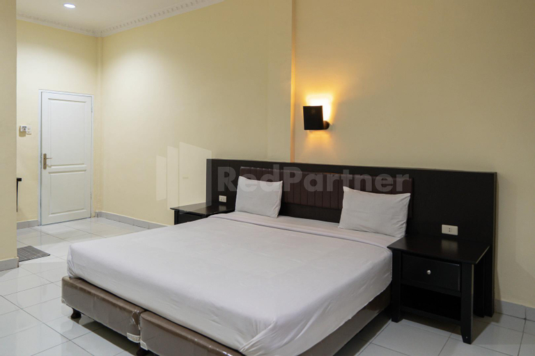 Bedroom, Carolina Transit Medan Mitra RedDoorz, Medan