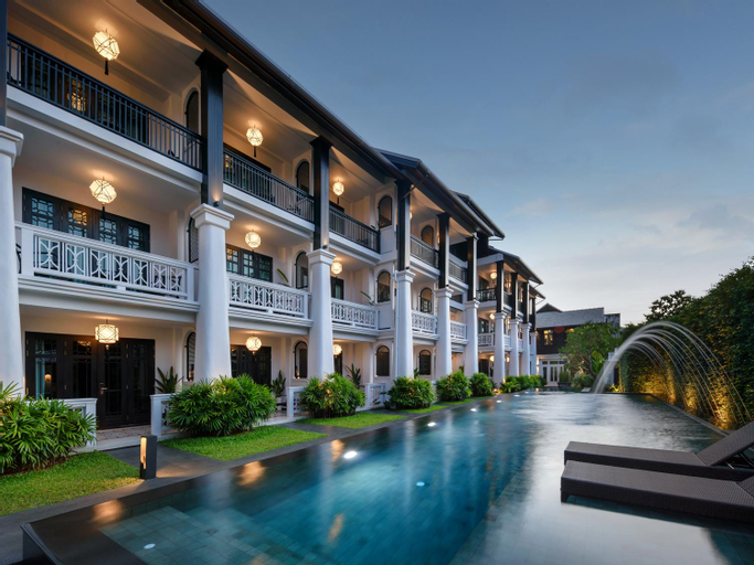 Exterior & Views
