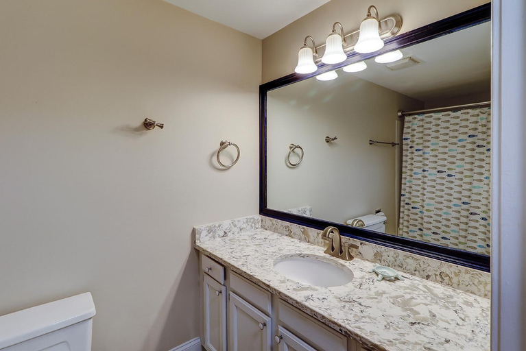 Bathroom 3, King Queen Sleeper Sofa Updated Luxury Kitchen Bikes & Beach Gear included, Beaufort
