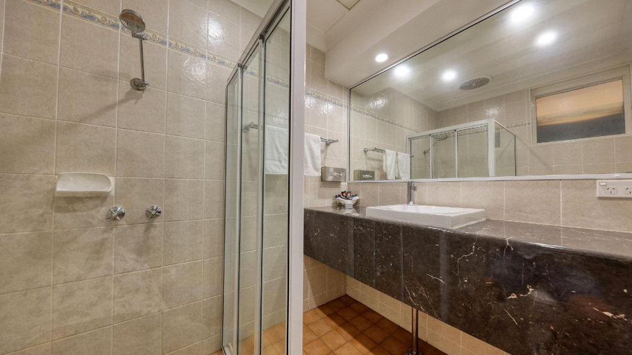 Bathroom 4