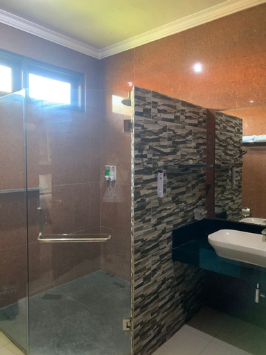 Bathroom 7
