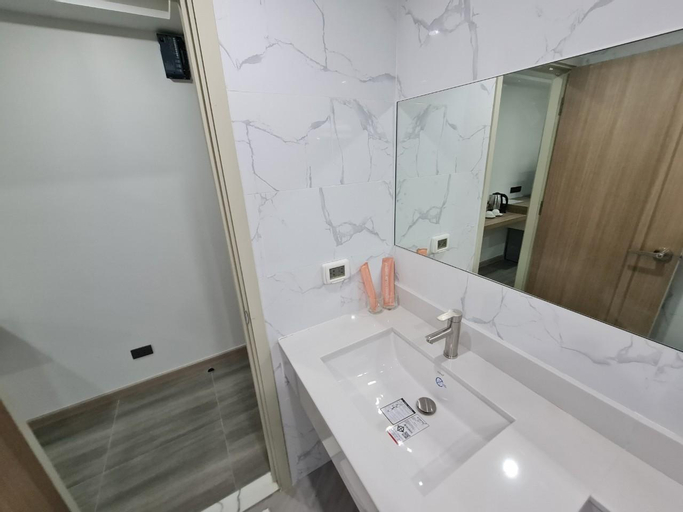 Bathroom 13