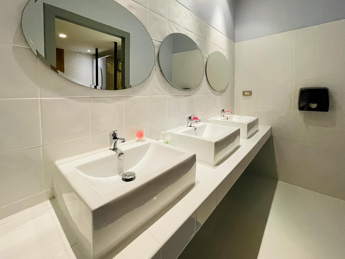 Bathroom 20