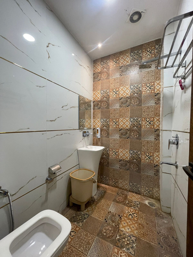 Bathroom 2, Monga Dreams 120 Mtrs from Golden Temple, Amritsar