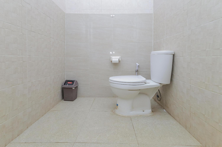 Bathroom 13