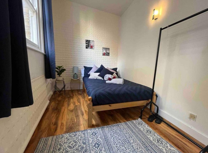 Others 3, Room in Oxford Street, London