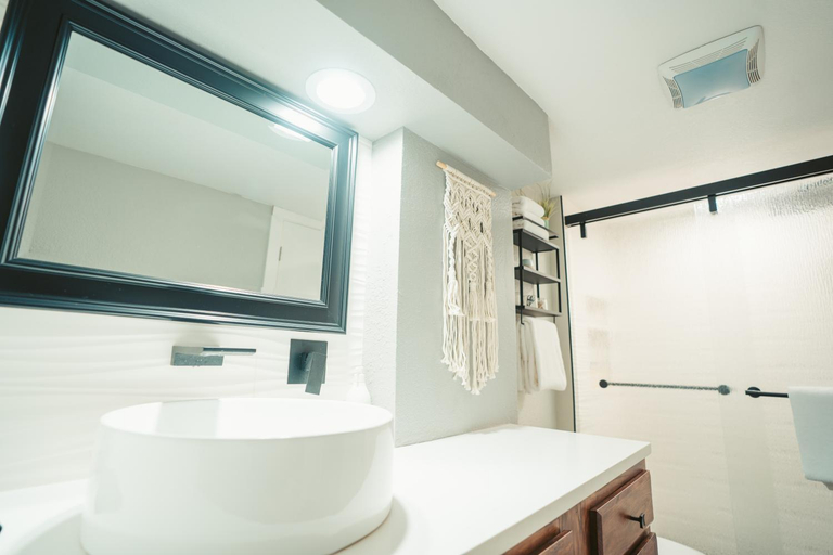 Others 3, Windsor Retreat Private Basement Suite, Arapahoe