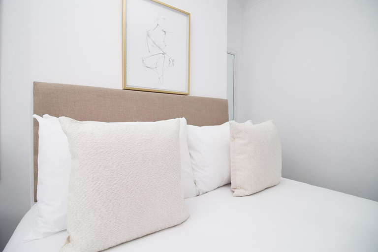 Others 3, Bristol Street (2BR FREE parking)| Cohost Partners, Newport