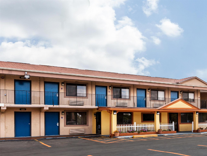 Exterior & Views 2, Red Carpet Inn, Cecil