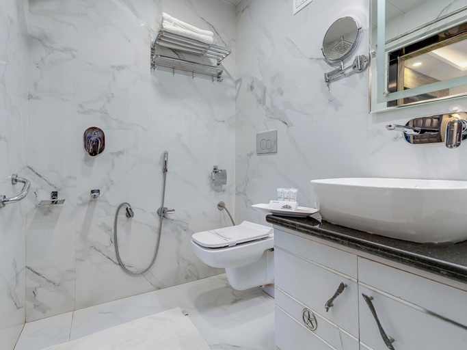 Bathroom 4, Hillside Resort & Spa Pahalgam, Anantnag