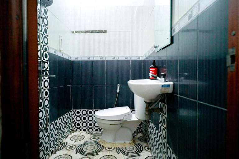 Bathroom, RedDoorz Syariah near Unila Lampung, Bandar Lampung