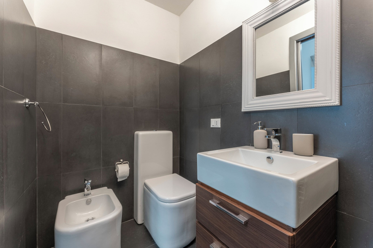 Bathroom 3, Casa con Accesso Privato al Mare Parcheggio Bogliasco, Genova