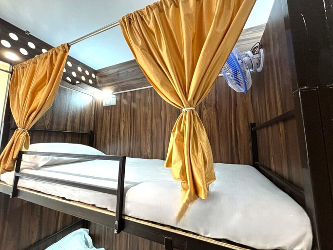 Bedroom 2, AAFEE CABIN STAY & DORMITORY, Mumbai Suburban