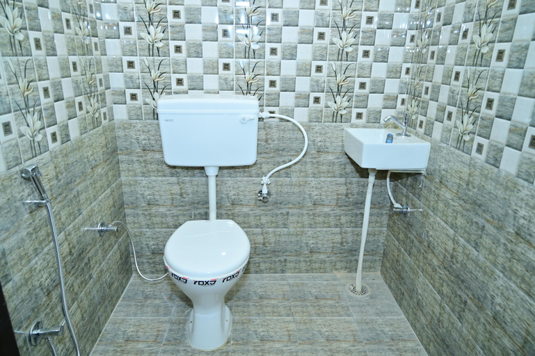 Bathroom, Hotel Red Inn, Jodhpur