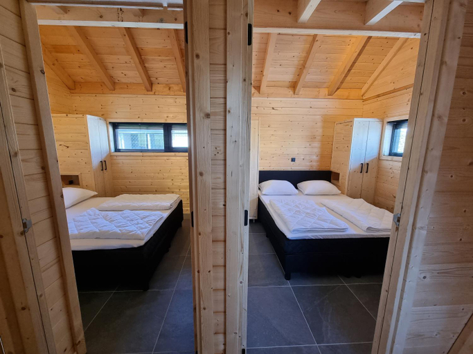 Bedroom 2, Chalet aan de Oosterschelde met Airconditioning!, Tholen