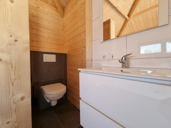 Bathroom 3, Chalet aan de Oosterschelde met Airconditioning!, Tholen